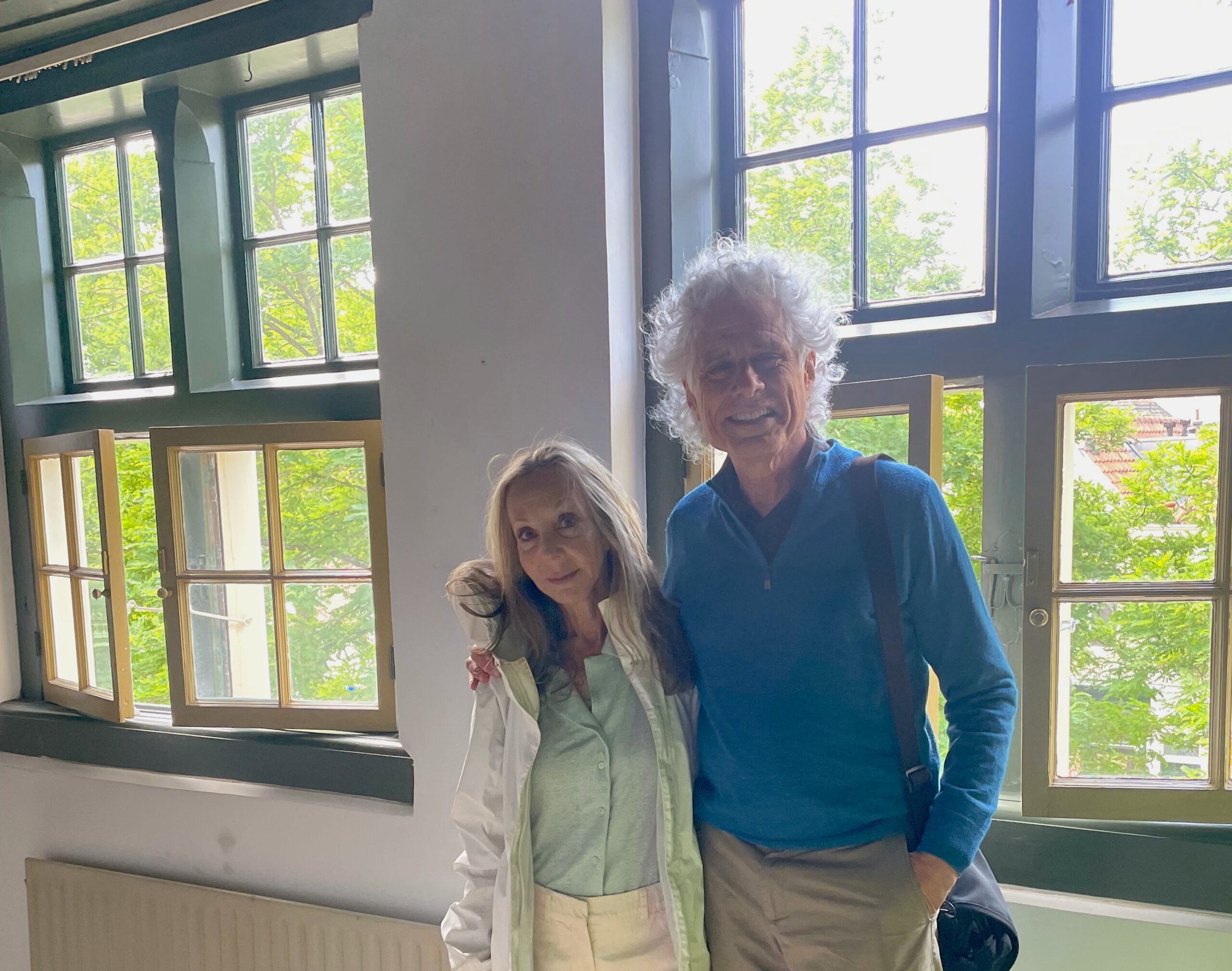 Rebecca Goldstein en Steven Pinker op bezoek bij Spinoza Goldstein en Pinker