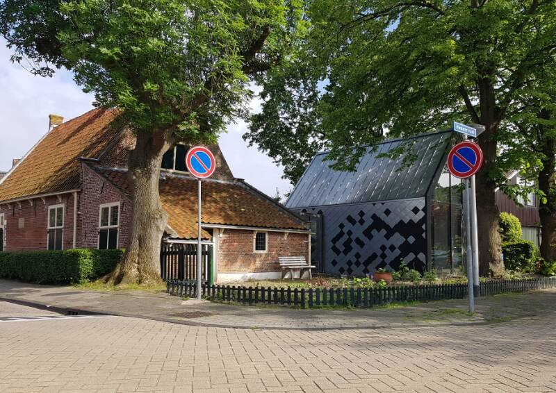 Het Spinozahuis met nieuwe aanbouw